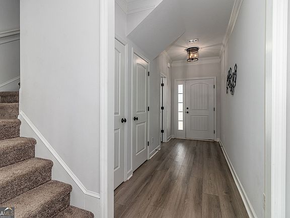 4th image of 115 Dublin Loop
