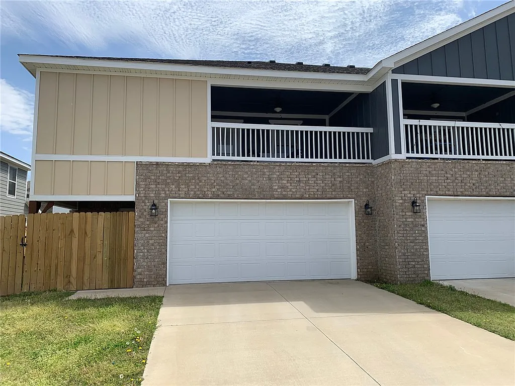 4 bed, 4.5 bath, 1969 sqft, $2,500 — Photo 4