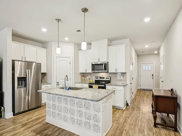 429 Palmetto Dr, Columbia, TN 38401