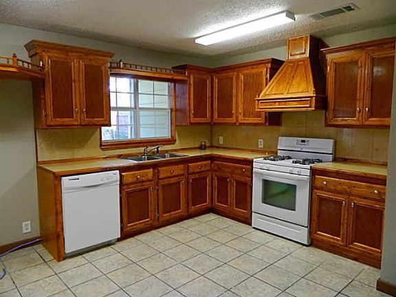 3rd image of 1621 Caldwell Dr
