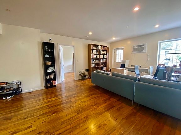 2nd image of 567 Warren St #5-1