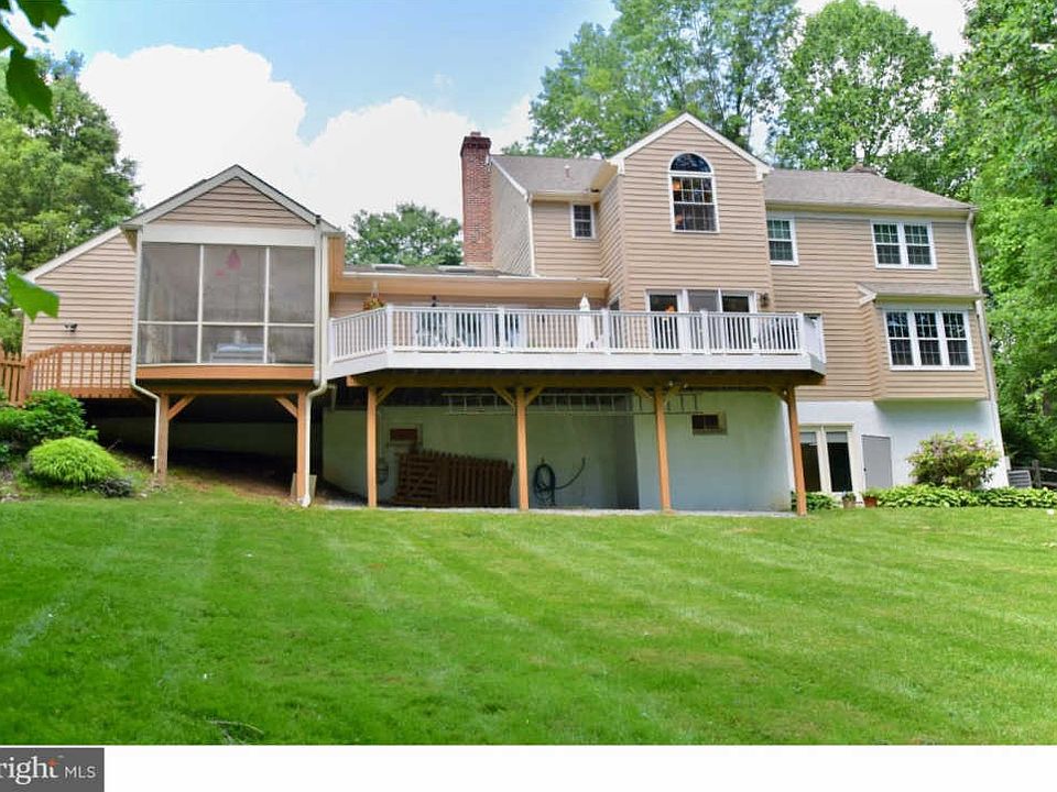 2nd image of 907 General Wayne Dr
