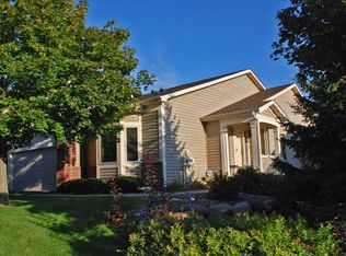 1412 Summit Shores Dr, Burnsville, MN 55306