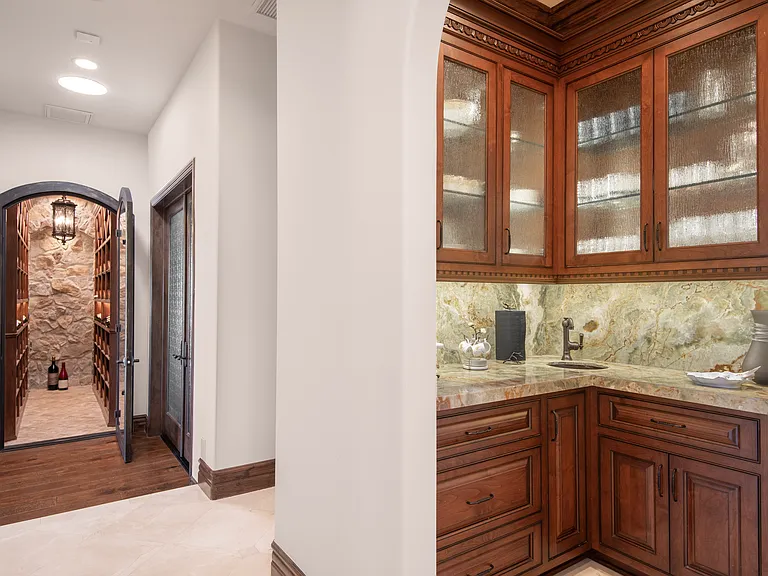 4358 Cresthaven Dr — Photo 10