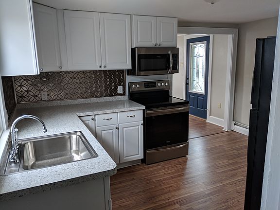 2nd image of 320 Curtin St