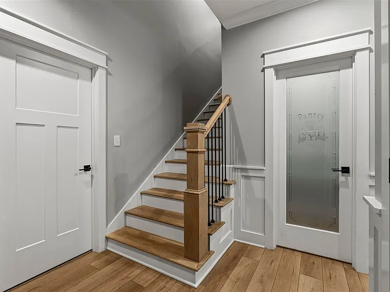 633 Village Way — Photo 14