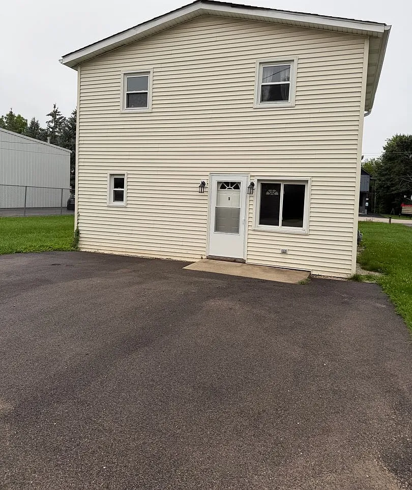2 Bedroom Home in Trevor — Photo 2