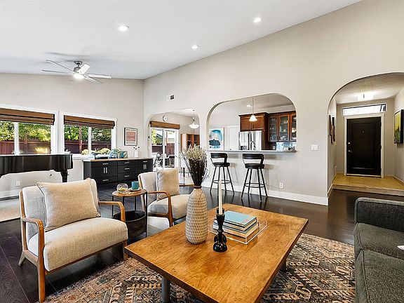 2nd image of 837 Clifton Court