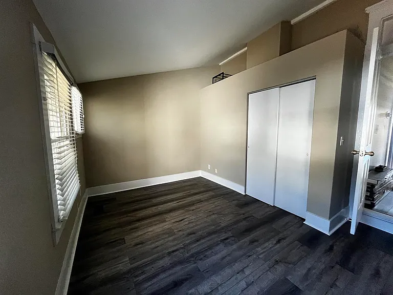 515 Baxter Ave #515 — Photo 9