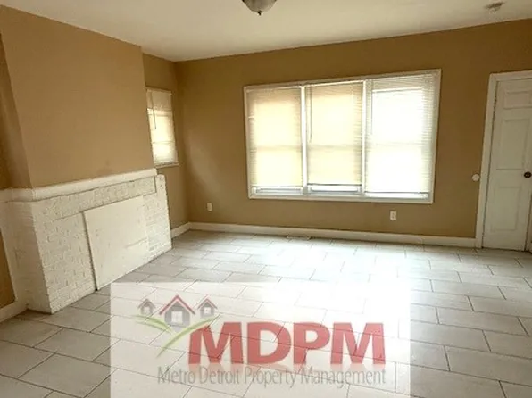 15853 Washburn St #1, Detroit, MI 48238