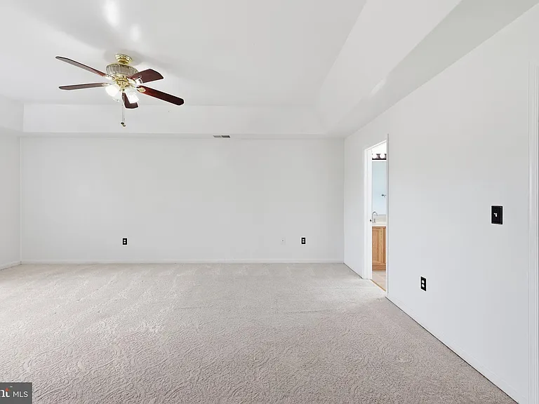2917 Markhams Grant Dr — Photo 36