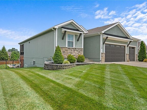 2nd image of 1109 SW Brookside Ct