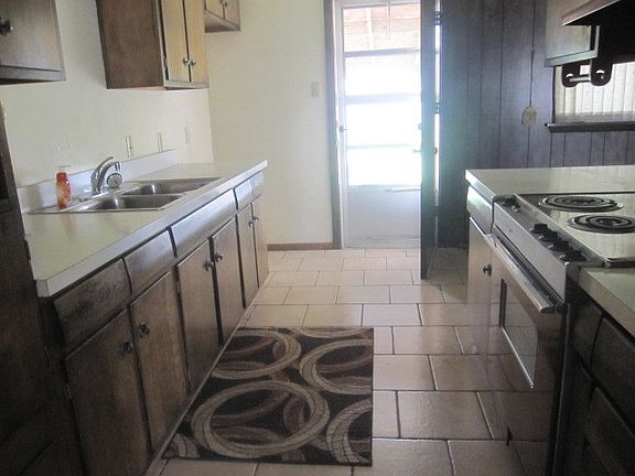 5th image of 2210 Grinnell Dr