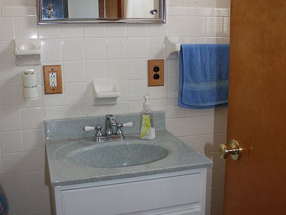 4th image of 14531 Fancher Ave