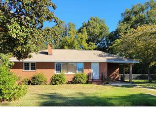 610 Cherokee Dr, Warner Robins, GA 31093