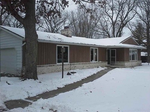 2nd image of 562 S Hillcrest Dr