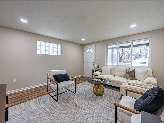 2nd image of 106 Blythe Rd S