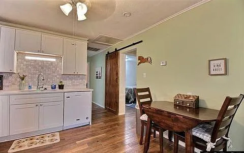 508 N Spruce St — Photo 5