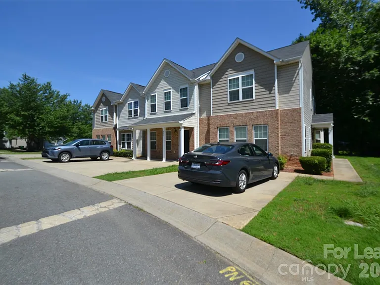 843 Plaza Walk Dr — Photo 3