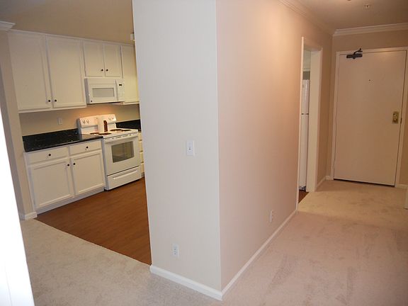 3rd image of 550 S Van Ness Ave APT 101