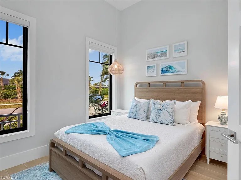 685 6th Ave — Photo 23