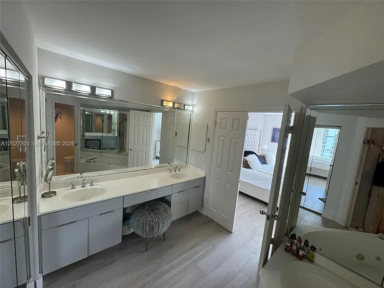 3500 Mystic Pointe Dr #2003 — Photo 15