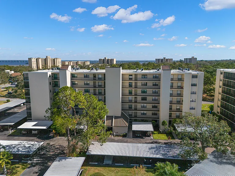 2700 Cove Cay Dr #3F — Photo 2