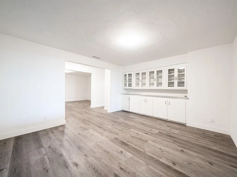 1011 San Julian St #203 — Photo 11
