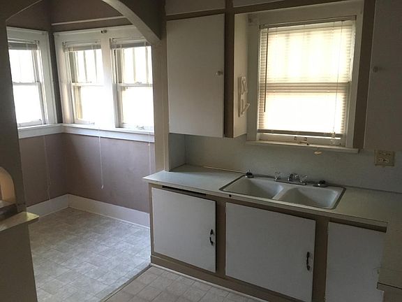 5th image of 1403 E Randolph Ave