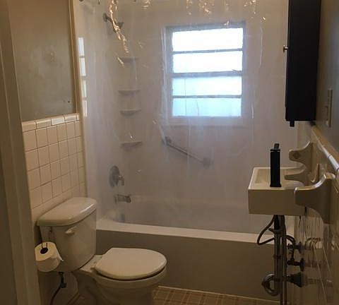2nd image of 624 1/2 Cleveland St #624-1/2