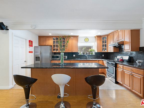 3rd image of 8908 Swinton Ave