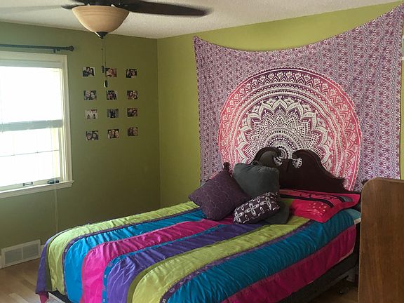 Upstairs Bed 1-spacious 