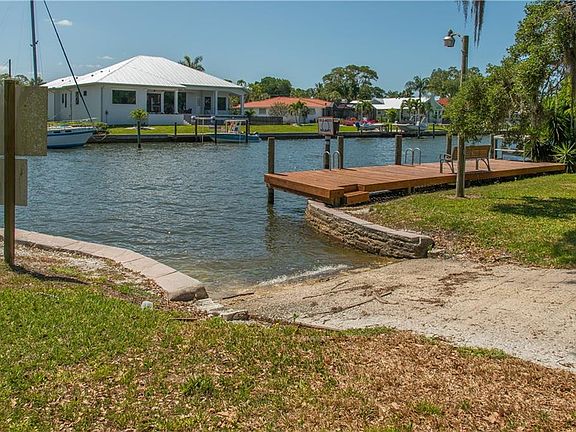 3rd image of 7601 Cove Ter