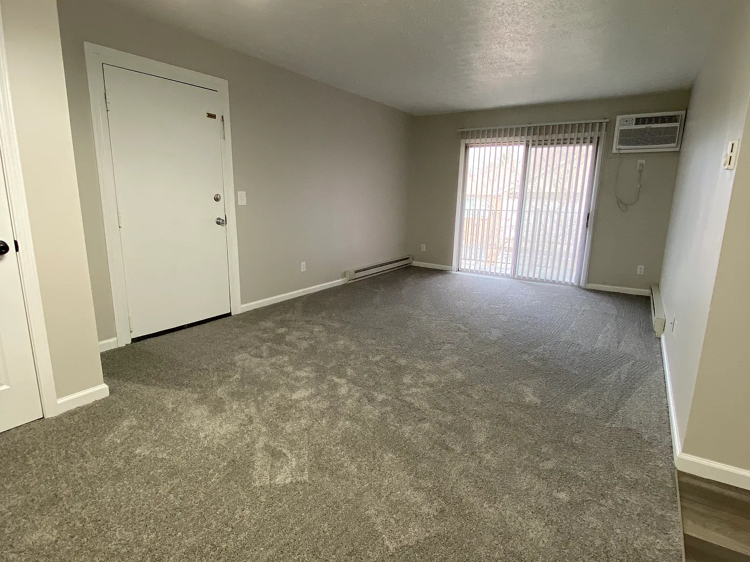 2 bed, 840 sqft, $1,015 — Photo 2