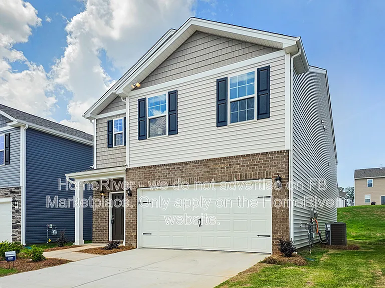 651 13th Avenue Dr NE — Photo 2