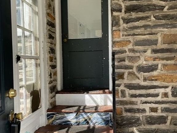 4th image of 16 Windsor Ave #2
