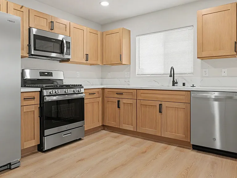 5162 Paradise Skies Ave — Photo 2