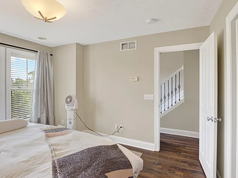 10933 Detroit Ave — Photo 24