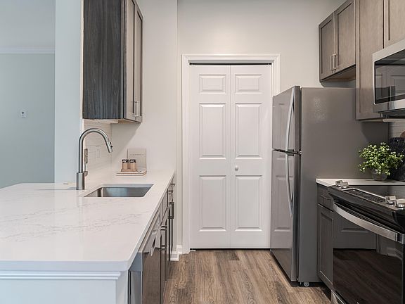 4th image of 55 Ridge Ln #251-103