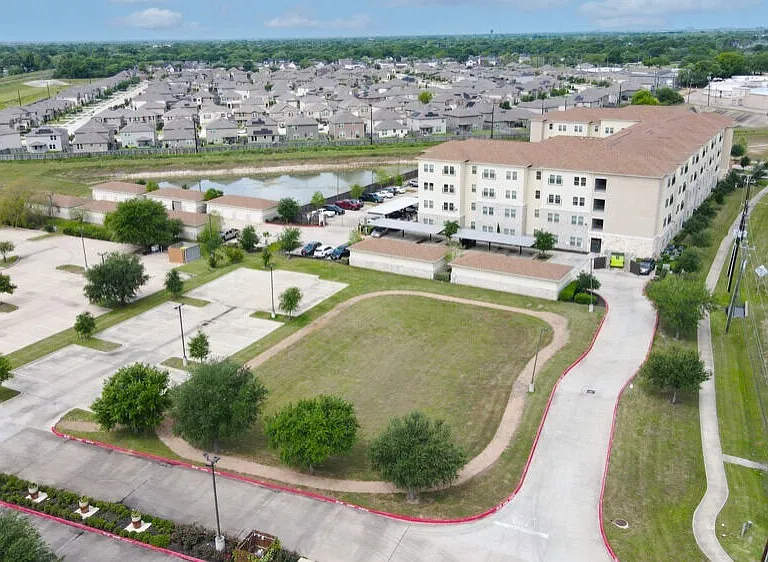 Gala at Texas Parkway — Photo 8