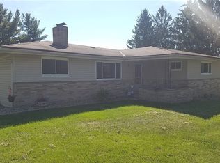 110 W College St, New Athens, OH 43981