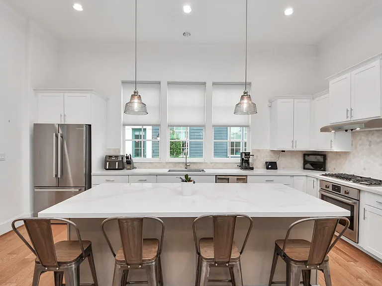 624 Delmar St — Photo 10