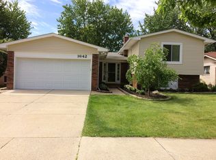 1642 Woodgate Dr, Troy, MI