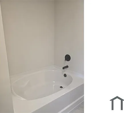 5 bed, 2650 sqft, $3,880 — Photo 4