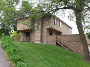 2209 Kings Valley Rd, Golden Valley, MN 55427
