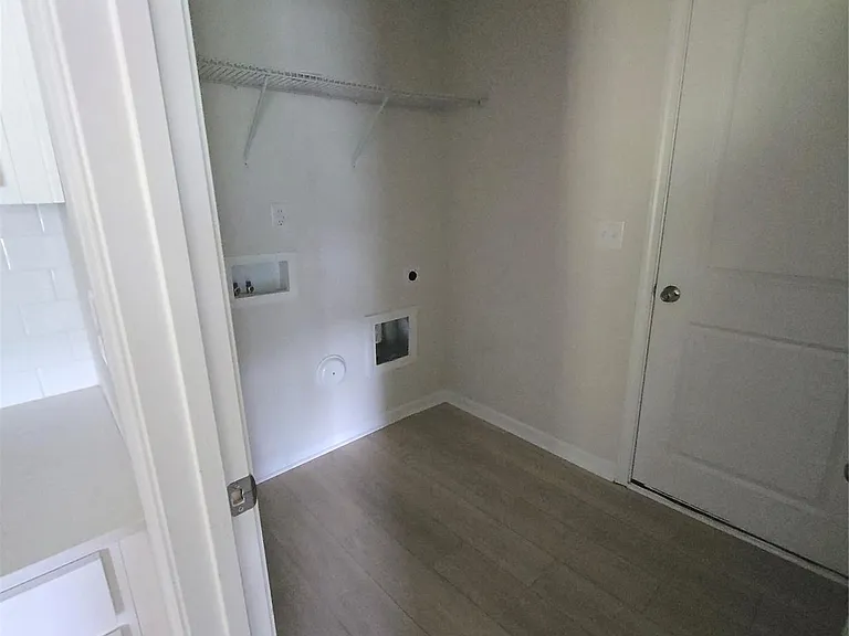 223 Brentwood Dr — Photo 4