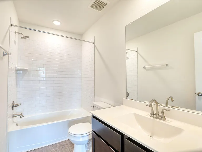 407 Magnolia St — Photo 13