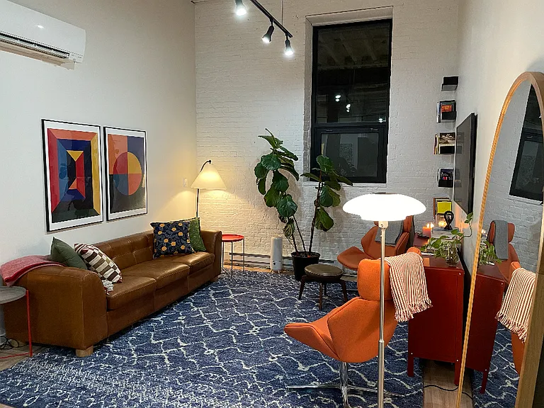 1147 W Ohio St — Photo 1