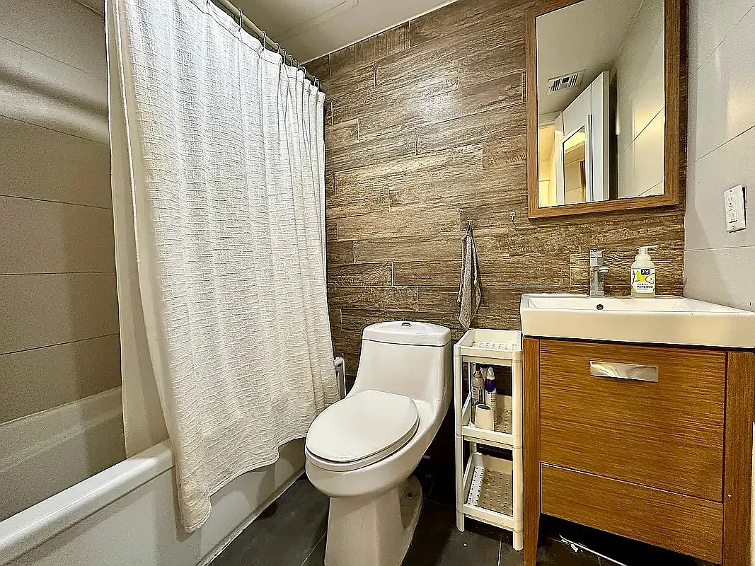 909 Saint John's Place — Photo 3