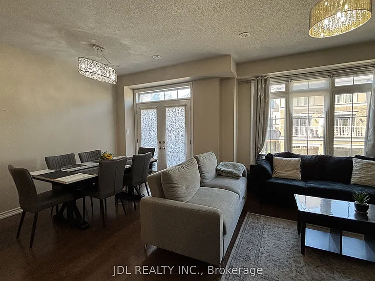 2435 Greenwich Dr #33 — Photo 5